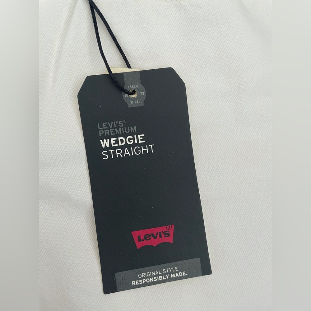 NWT Levi’s Wedgie Straight Women’s Jeans Cloud Bank 28w x 26l - Picture 4 of 6